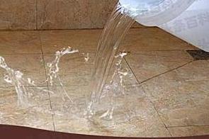梁子湖漏水维修 免砸砖防水材料该如何施工